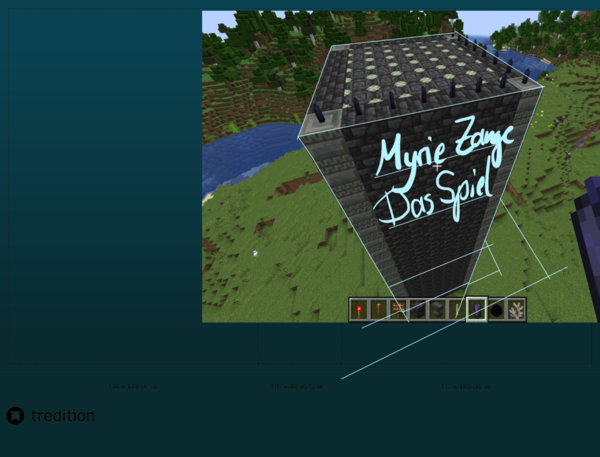 Das Bild zeigt einen Screenshot eines hohen Turms, der in Minecraft gebaut wurde, mit Kerzen als
Geländer auf dem Rand. Im Hintergrund sind Wiese und Bäume. Die Kanten des Turms sind bereits
nachgezeichnet und auf dem Turm steht der Titel.